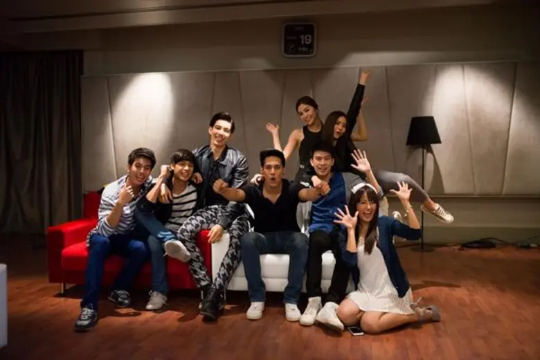 เรื่องย่อ "เรื่อง ลับ หลัง" [ Be Hide the...