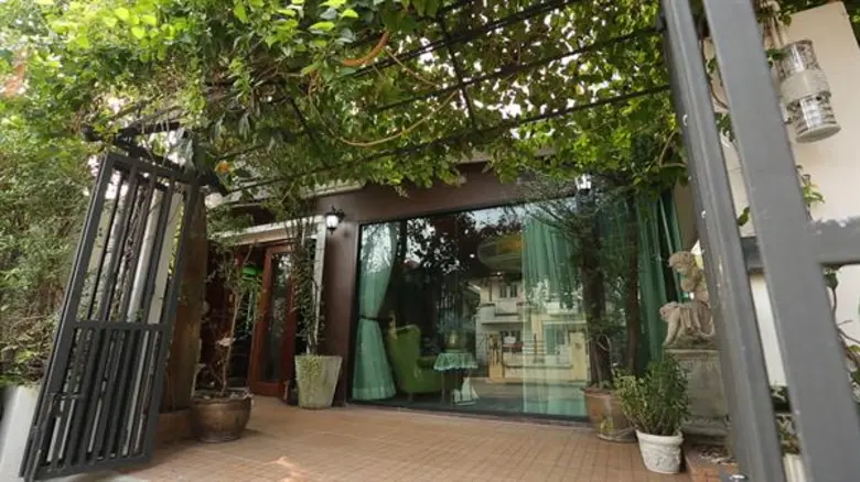 ทีวีไกด์: “อาจารย์ยิ่งศักดิ์” เปิดบ้านแห่งความทรงจำ “สไตล์จีนย้อนยุค” หลังแรกในชีวิตด้วยน้ำพักน้ำแรง