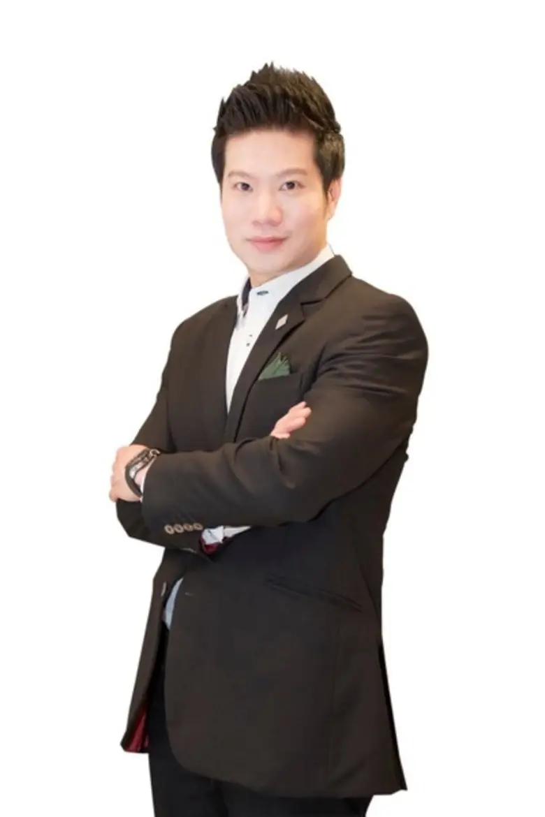 สองผู้บริหารรุ่นใหม่ "ดร.ธรรม์ธีร์" จับมื...