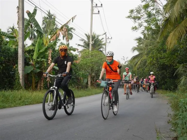 มูลนิธิสังคมสุขใจและร้านปลูกปั่นร่วมกันจั...