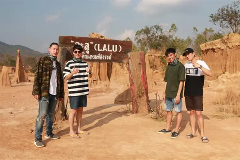 แม้จะอากาศร้อนแค่ไหนแต่ทริปนี้ ทั้ง 4 หนุ...