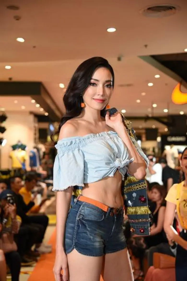 3 สาวโสด 'ขวัญ - เมย์ - วุ้นเส้น’ ประชันแฟชั่นเซ็กซี่ รับซัมเมอร์ 2018 ในงาน 'ROBINSON SUMMER HOLIDAY’ (โรบินสัน ซัมเมอร์ ฮอลิเดย์)