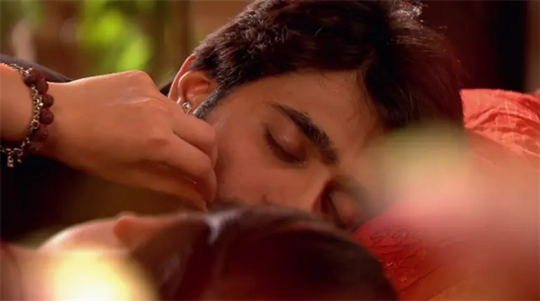 โมเม้นท์มาเต็ม! "ซานาย่า อิราณี" ขอพื้นที่สวีท เด็ดหนวด "อาชิส ชาร์มา"