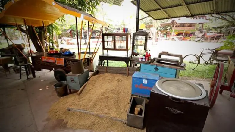 รายการ "ครัวลั่นทุ่ง" ทาง ช่อง 8 เข้มทุกเ...