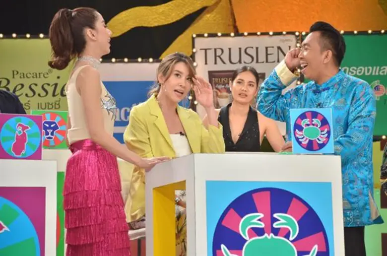 ทีวีไกด์: รายการ "ศึก 12 ราศี" พ่อหมี “เต้ย” ว่าไง?? แม่หมี “เชียร์” แอบเล็งหนุ่มใหม่!