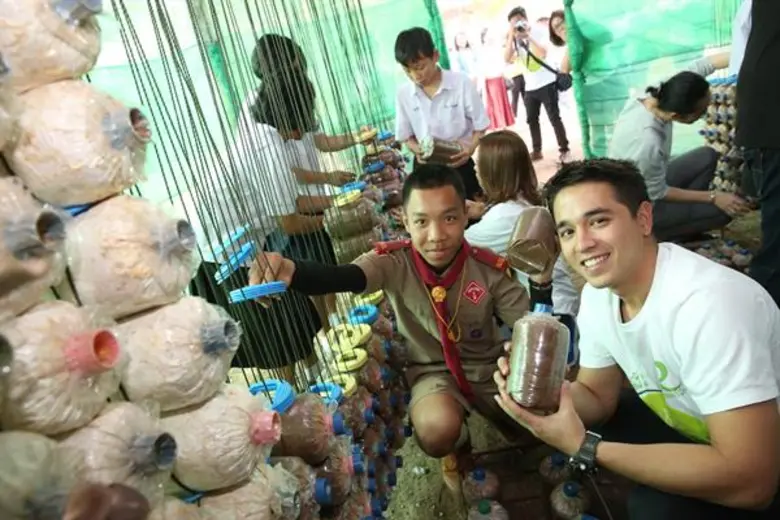 “โรบินสันสานฝันให้น้อง” ผนึกพลังสานความฝัน สู่ความยั่งยืนกับ โครงการเพาะเห็ดนางฟ้าเพื่ออาหารกลางวันและฝึกอาชีพ”'โรงเรียนบ้านหนองแซงสร้อย จังหวัดอุดรธานี’