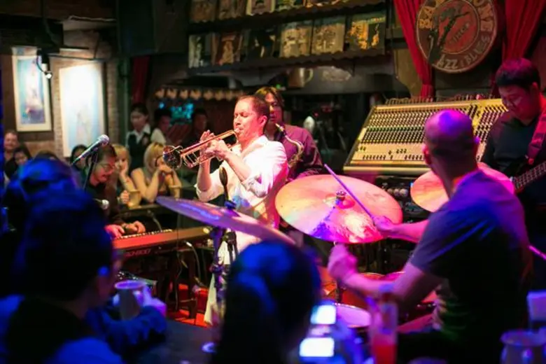 'สจ๊วต ฮอว์กินส์’ จัดเต็ม!! ล๊อนซ์อัลบั้ม 'And What If I Don’t’ พร้อมโชว์ทรัมเปตเพลง 'When You’re Smiling’ and 'Love at Sundown’ รายได้ทั้งหมดบริจาคเพื่อมูลนิธิอุทกพัฒน์ (ในพระบรมราชูปถัมภ์)