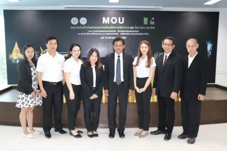 ก.แรงงาน จับมือ สปก. ดันครัวไทย สู่ครัวโลก กพร. จับมือ เอกชน สถาบันการศึกษา ฝึกอบรมประกอบอาหาร กว่า 60 หลักสูตร ดันครัวไทย สู่ครัวโลก ฟรี รับกระแสออเจ้า ดำรงเอกลักษณ์ไทย