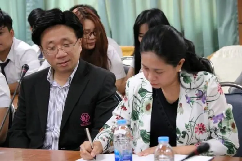 ดร.สุรีย์ฉาย พลวัน ผู้ช่วยคณบดีฝ่ายวิชากา...