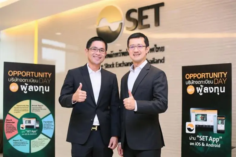 ดร.ชเนศวร์ แสงอารยะกุล (ซ้าย) ประธานกรรมก...