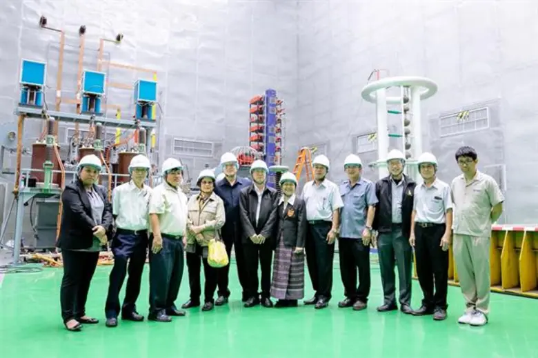 นายอวยชัย ศิริวจนา ผู้จัดการฝ่ายขาย บริษั...