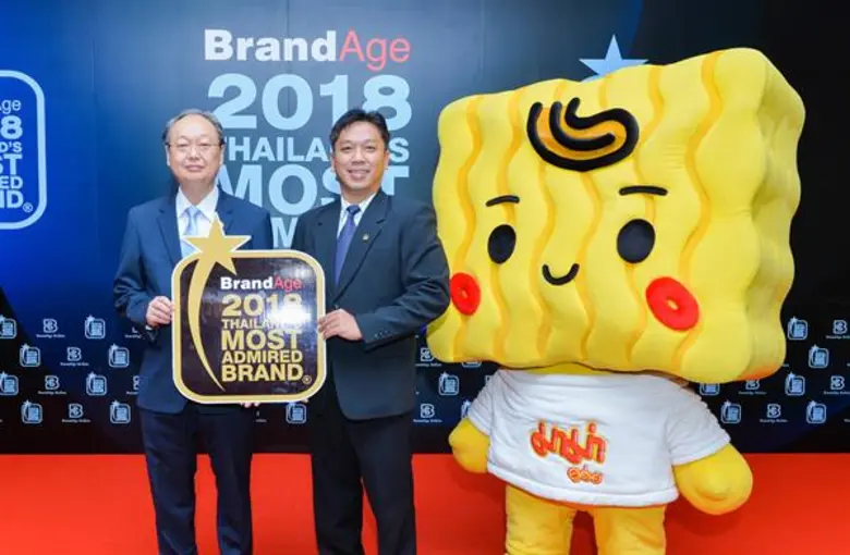 นายธนพัฒน์ โรจนไพบูลย์ (ขวา) ผู้จัดการกลุ...