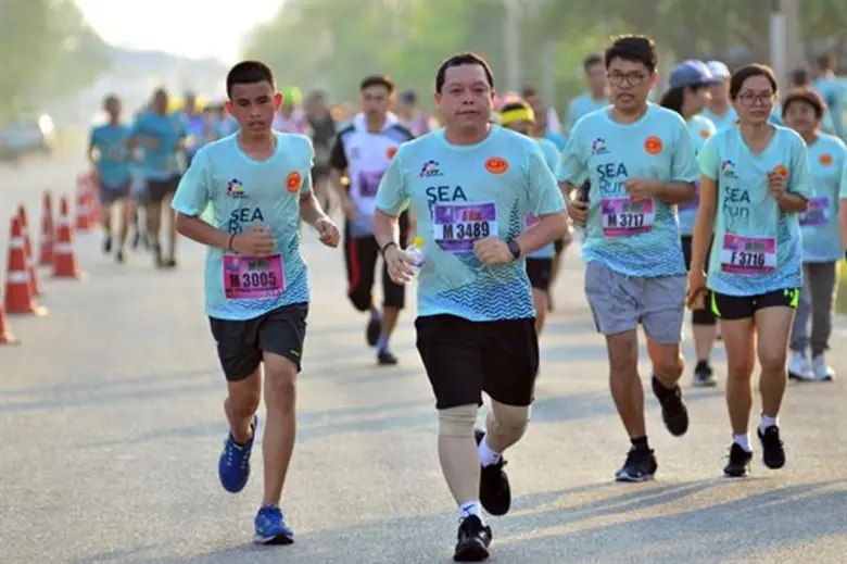 อ.เมือง จ.ชลบุรี – นักวิ่งกว่า 5,000 คนร่...