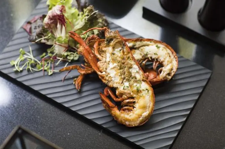 ซันเดย์ บรันช์ บุฟเฟ่ต์นานาชาติมื้อสายวัน...