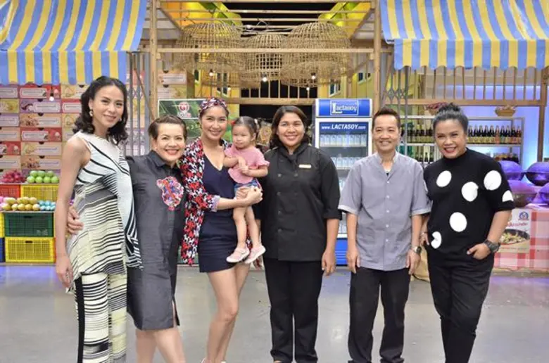 ทีวีไกด์: รายการ "ตลาดสดพระราม ๔" “เบนซ์-พรชิตา” ย้อนอดีต ” เรียนทำอาหารไทย...อวดฝีมือมัดใจสามี