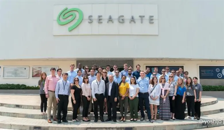 นายนรเชษฐ์ แซ่ตั้ง ผู้จัดการโรงงานเทพารัก...