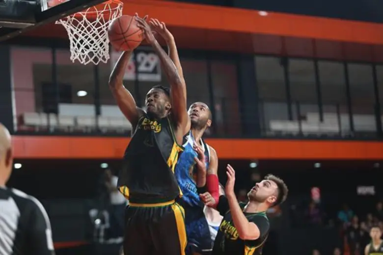 ผลคะแนนบาสฯGSB TBSL2018 ระหว่าง ทีมหลวงพระบาง(ลาว) กับ ทีมแม่โขง ยูไนเต็ด