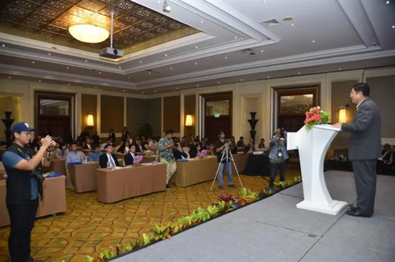 นายลักษณ์ วจนานวัช รัฐมนตรีช่วยว่าการกระท...