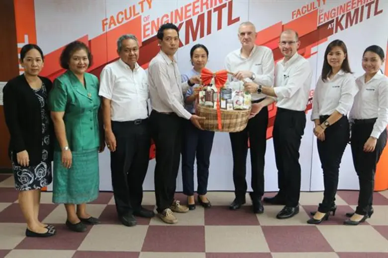 ก้าวสู่โลกแห่งยานยนต์ 4.0 มร.มาร์ค โจนส์ ...