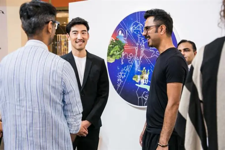 คู่ศิลปินผู้ทรงอิทธิพลด้านศิลปะจากอินเดีย “จิเต็น ธักกราล” และ “สุมีร์ ตะกรา” เปิดตัวนิทรรศการศิลปะร่วมสมัย “Play Pray Pop Out” ครั้งแรกในประเทศไทย กับผลงานที่หลอมรวมศิลปะ ความเชื่อ และวัฒนธรรม ณ เซ็นทรัล เอ็มบาสซี