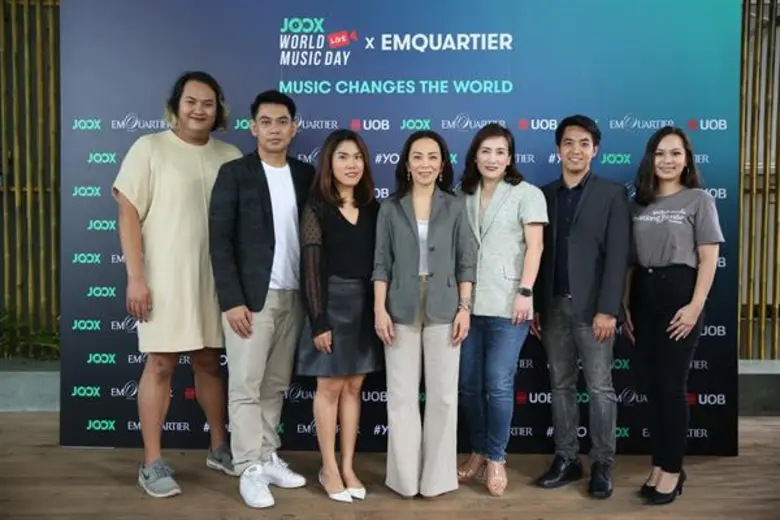 สุธาวดี ศิริธนชัย (กลาง) ผู้บริหารศูนย์กา...