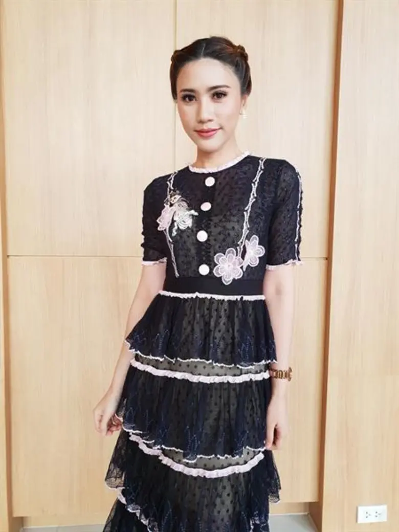 แนส ช่อง 8 ไม่เคยท้อ เคยเป็นเด็กเขียนสคริปต์มาก่อน พัฒนาฝึกฝนจนได้นั่งแท่นผู้ประกาศข่าวตัวจริง