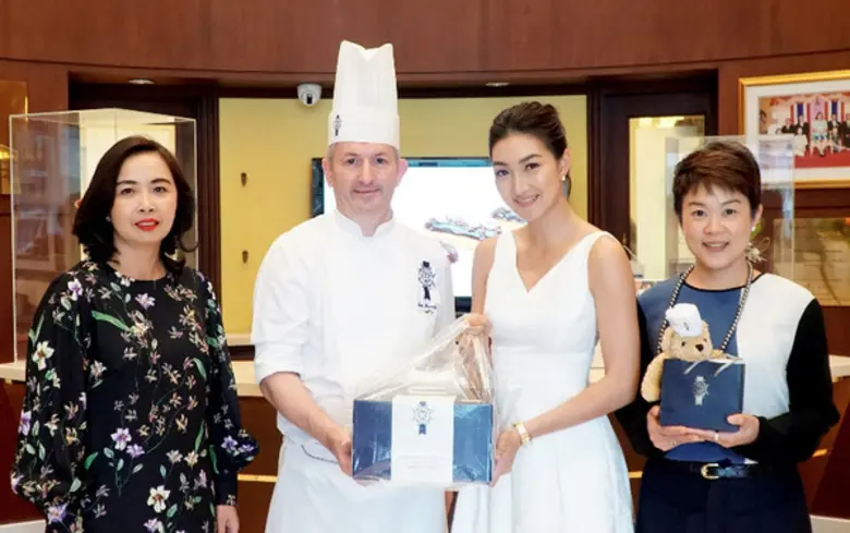 บางกอกแอร์เวย์สร่วมกับโรงเรียนการประกอบอาหาร เลอ กอร์ดอง เบลอ ดุสิต จัดเวิร์คช็อปทำขนม ในโอกาสครบรอบ 50 ปี ของสายการบินฯ