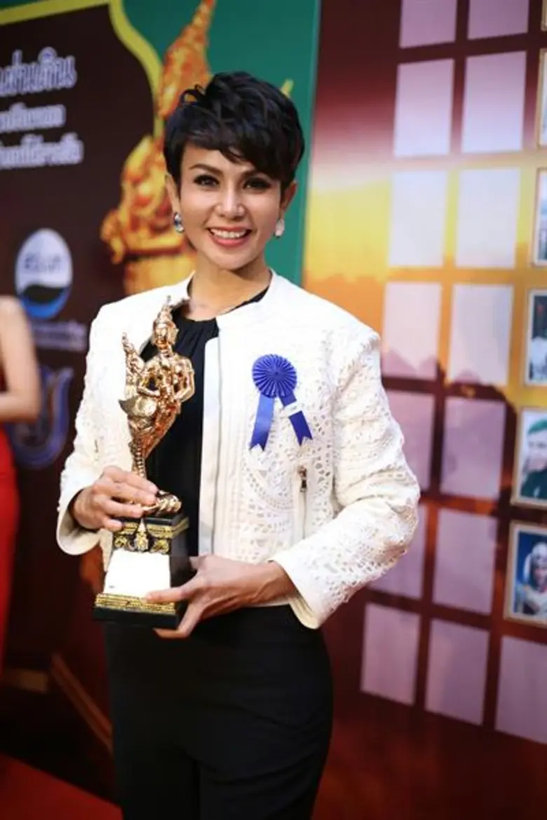 ซาร่า พัญษร สุดปลื้ม!!! รับรางวัล พระกินรี มุ่งมั่นทำความดีเพื่อสังคมต่อไป