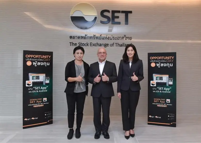 คุณฟรานซิส แวนเบลเลน (กลาง) กรรมการผู้จัด...