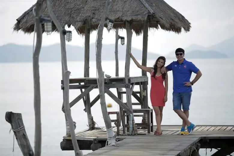 ทีวีไกด์: รายการ "สมุดโคจร On The Way" จ๊อบ นิธิ - โบว์ เบญจศิริ พาตะลุยกิจกรรมโลว์คาร์บอนบนเกาะหมาก ในรายการ สมุดโคจร On The Way