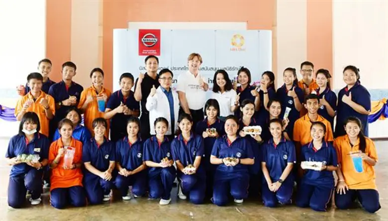 นิสสันร่วมกับแคร์ อินเตอร์เนชั่นแนล ประเทศญี่ปุ่น สร้างผู้นำในอนาคตให้ประเทศไทย  โครงการนี้สนับสนุนนักเรียน 1,200 คน มุ่งเน้นการพัฒนาทักษะภาวะผู้นำชึ่งเป็นทักษะที่จำเป็นในสังคมที่ตั้งอยู่บนพื้นฐานของเทคโนโลยี