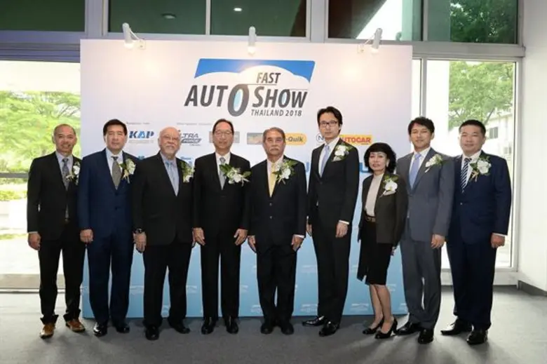 บริษัท ตรีเพชรอีซูซุเซลส์ จำกัด ยกทัพยนตร...