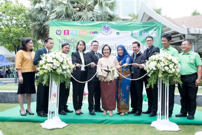 นางโสภา พงศ์กระพันธุ์ ผู้ช่วยผู้จัดการธนาคารเพื่อกา...