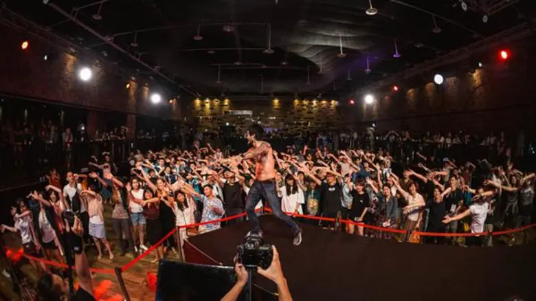 โลโมโซนิค เล่นเดือดสะเทือนไทเป ซัดเต็มโชว์บนเวที Golden Melody Festival