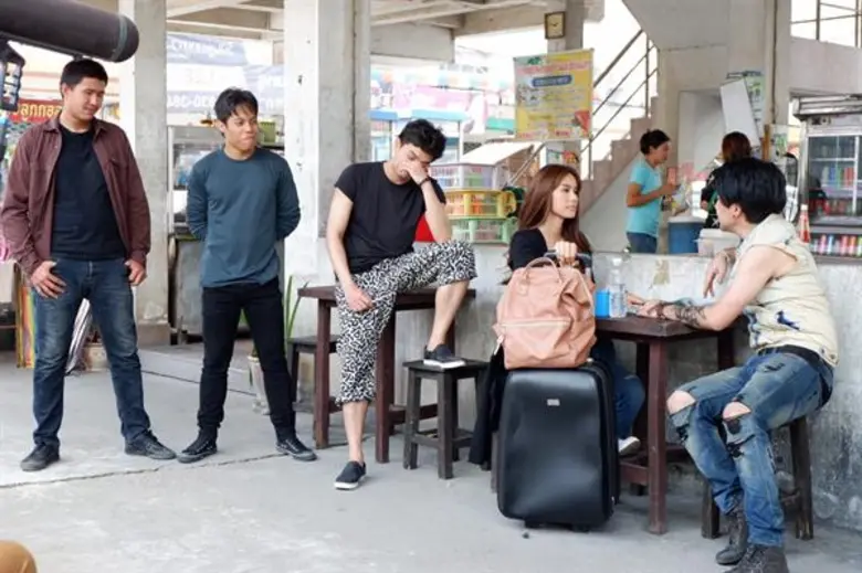 อ้น-เขต สวมบทพระเอกขี่ม้าขาว ช่วย มะนาว-ศรศิลป์ จากพวกอันธพาลในละคร “เชิงชายชาญ”