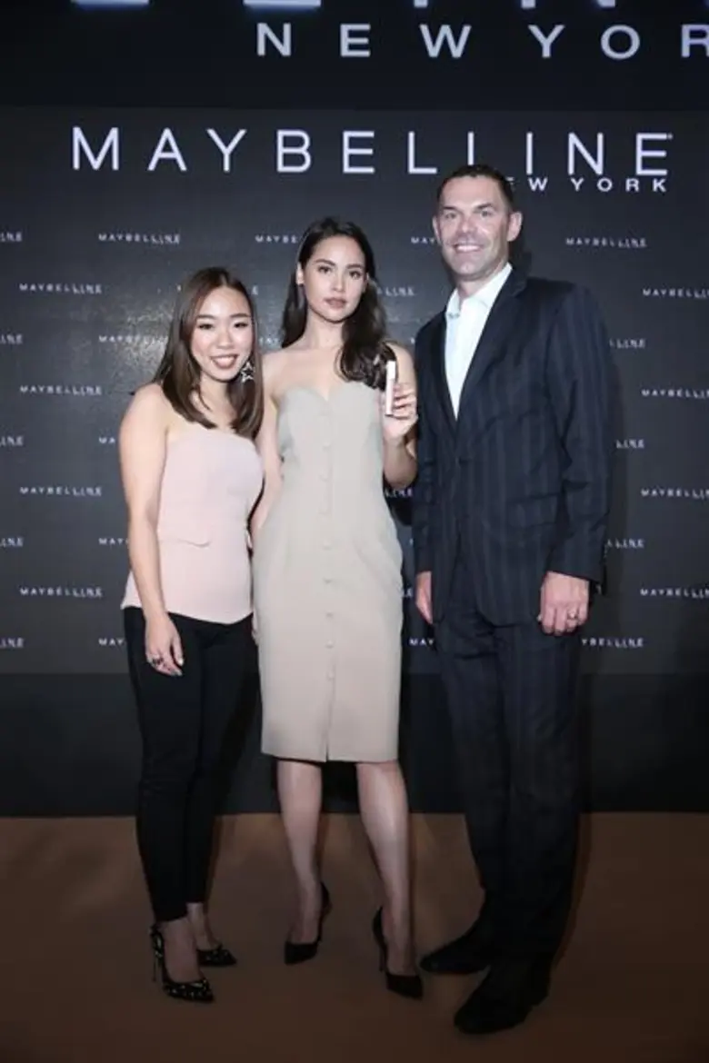 ธรรมดาโลกไม่จำ! “ญาญ่า” โชว์สเต็ปอวดเรียวปากสวย เปิดตัว “เมย์เบลลีน ซุปเปอร์ สเตย์ แมท อิงค์ อัน-นู้ด อันล็อค ยัวร์ แอททิจูด” สีนู้ดใหม่ล่าสุด…สุดเริ่ด!