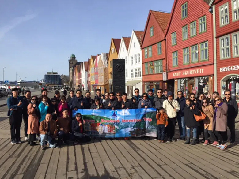 นายวิชิต พยุหนาวีชัย (กลาง) ประธานเจ้าหน้...