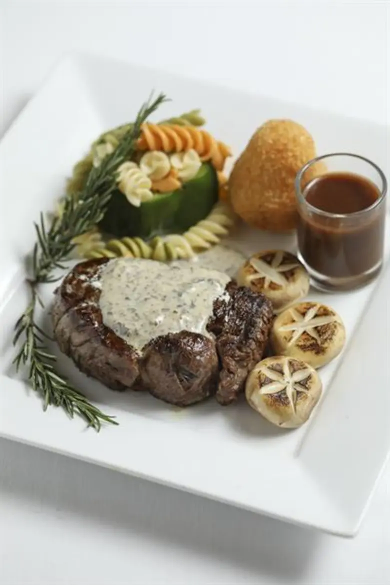 ห้องอาหารแคลิฟอร์เนีย สเต็ก โรงแรมแคนทารี...