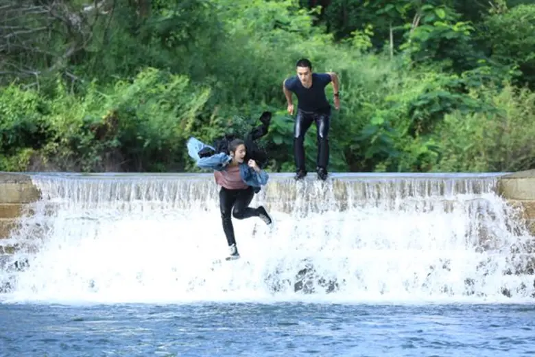 สปริตแรงกล้า! “กอล์ฟ - หลิน” เล่นเอง ฉากกระโดดน้ำหนีตาย ใน “สัมผัสรัตติกาล”