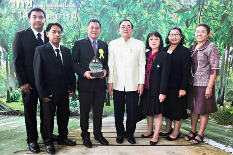 ก.วัฒนธรรมมอบโล่ "ซีพีเอฟ" ช่วยอนุรักษ์ป่าชายเลน ต.บางหญ้าแพรก จ.สมุทรสาคร