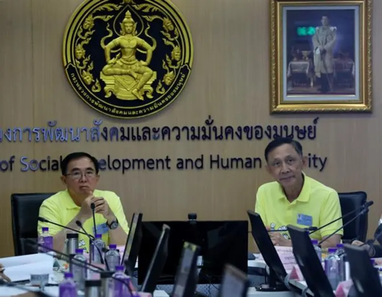 นายวีระ โรจน์พจนรัตน์ รัฐมนตรีว่าการกระทร...