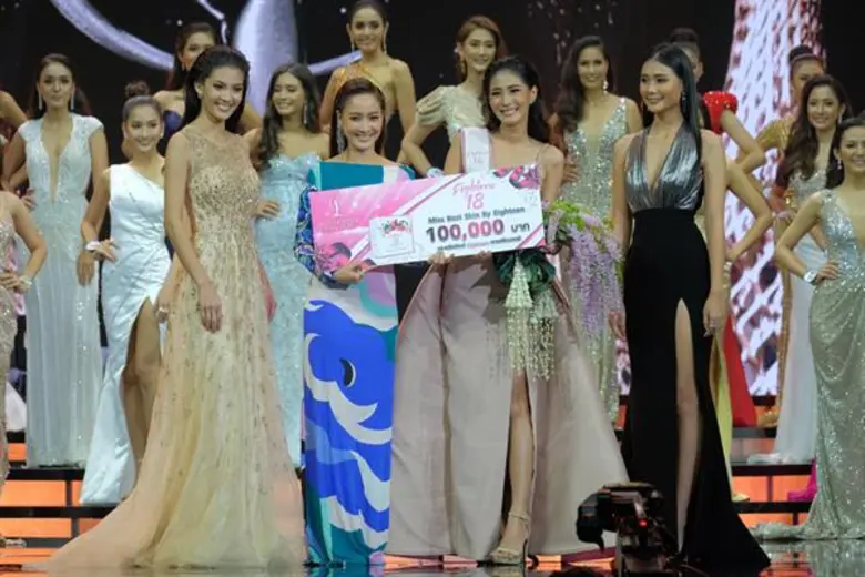 40 สาวงามมิสยูนิเวิร์สไทยแลนด์ 2018 เปิดตัวด้วยชุดราตรีและชุดว่ายน้ำ ในประกวดรอบ Preliminary พร้อมประกาศ TOP 5 จากผลโหวตพีเพิล ชอยส์ และ 4 ตำแหน่งพิเศษ ถ่ายทอดการประกวดฯผ่าน AIS Live