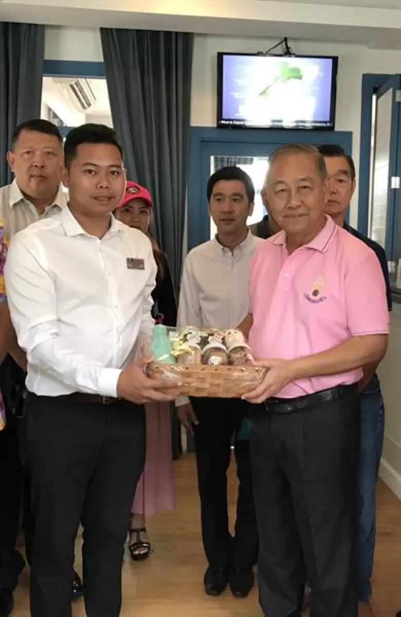 คุณเจสัน ยูจีน ไนท์ ผู้จัดการทั่วไป โรงแร...