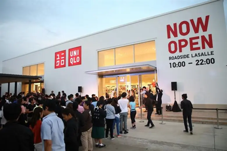 ยูนิโคล่ ฉลองเปิดร้าน ยูนิโคล่ ลาซาล อเวนิว “โรดไซด์ สโตร์” แห่งที่ 2 ในภูมิภาคเอเชียตะวันออกเฉียงใต้ และเป็นสาขาที่ 40 ของยูนิโคล่ประเทศไทย