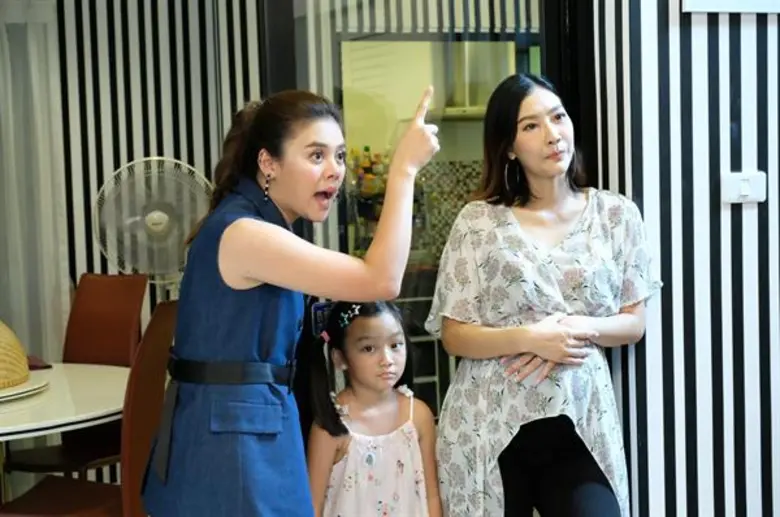 “เกลือ-ใบเฟิร์น” ร่วมจ้อ รายการใหม่แกะกล่อง!! วาไรตี้ ทอล์คโชว์ “เหย้าเยือนเพื่อนกัน”