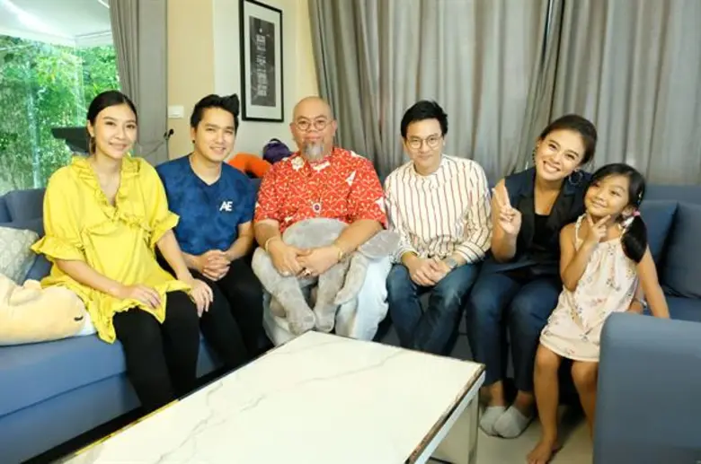 “เกลือ-ใบเฟิร์น” ร่วมจ้อ รายการใหม่แกะกล่อง!! วาไรตี้ ทอล์คโชว์ “เหย้าเยือนเพื่อนกัน”