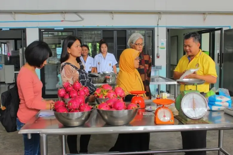 UBI NRRU พัฒนาและสร้างผู้ประกอบการใหม่ อบรมการแปรรูปผลิตภัณฑ์จากแก้วมังกร