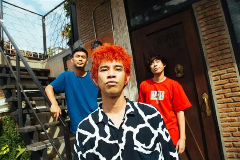 เดอะ จั๊กส์ (The Jukks) ส่งท้ายอัลบัม “Clips”  ดึงนางเอกหน้าใหม่ “นิ้ง – ชัญญา” ถ่ายทอดอารมณ์แบบเจ็บๆของคน “ไม่อยากหายใจ”