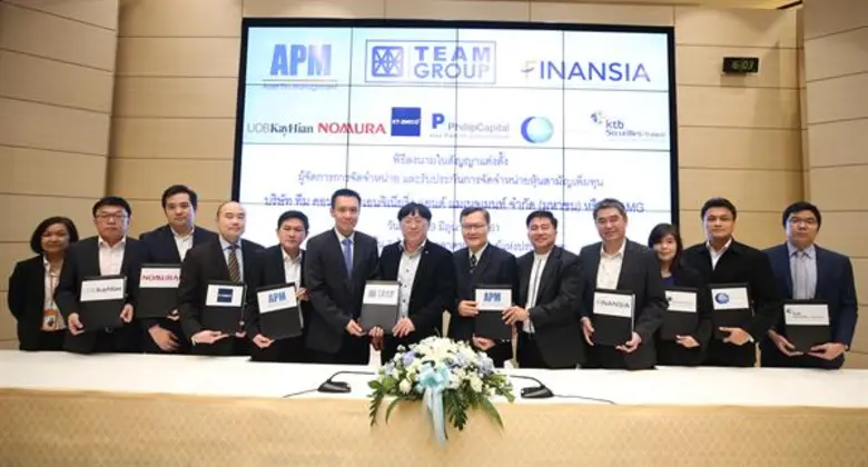 นายชวลิตจันทรรัตน์ (ที่6จากขวา)ประธานเจ้า...