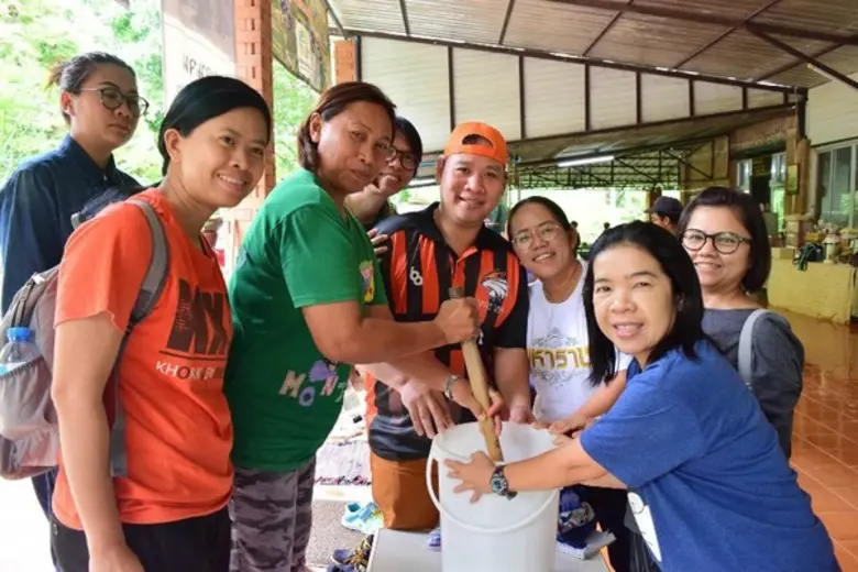 สำนักศิลปะฯ ราชภัฏโคราช นำบุคลากรเรียนรู้ความพอเพียง ค่ายคุณธรรมตามรอยพระยุคลบาท